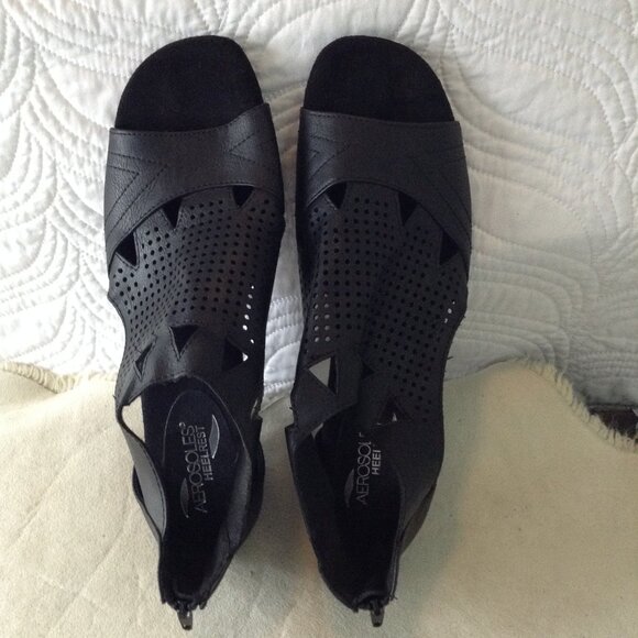 NWOT AEROSOLES Heelrest 11Black Perforated leather Sandals, cute, professional - Picture 4 of 7